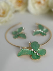 Green Floral Jewelry Set – Elegant & Feminine Statement