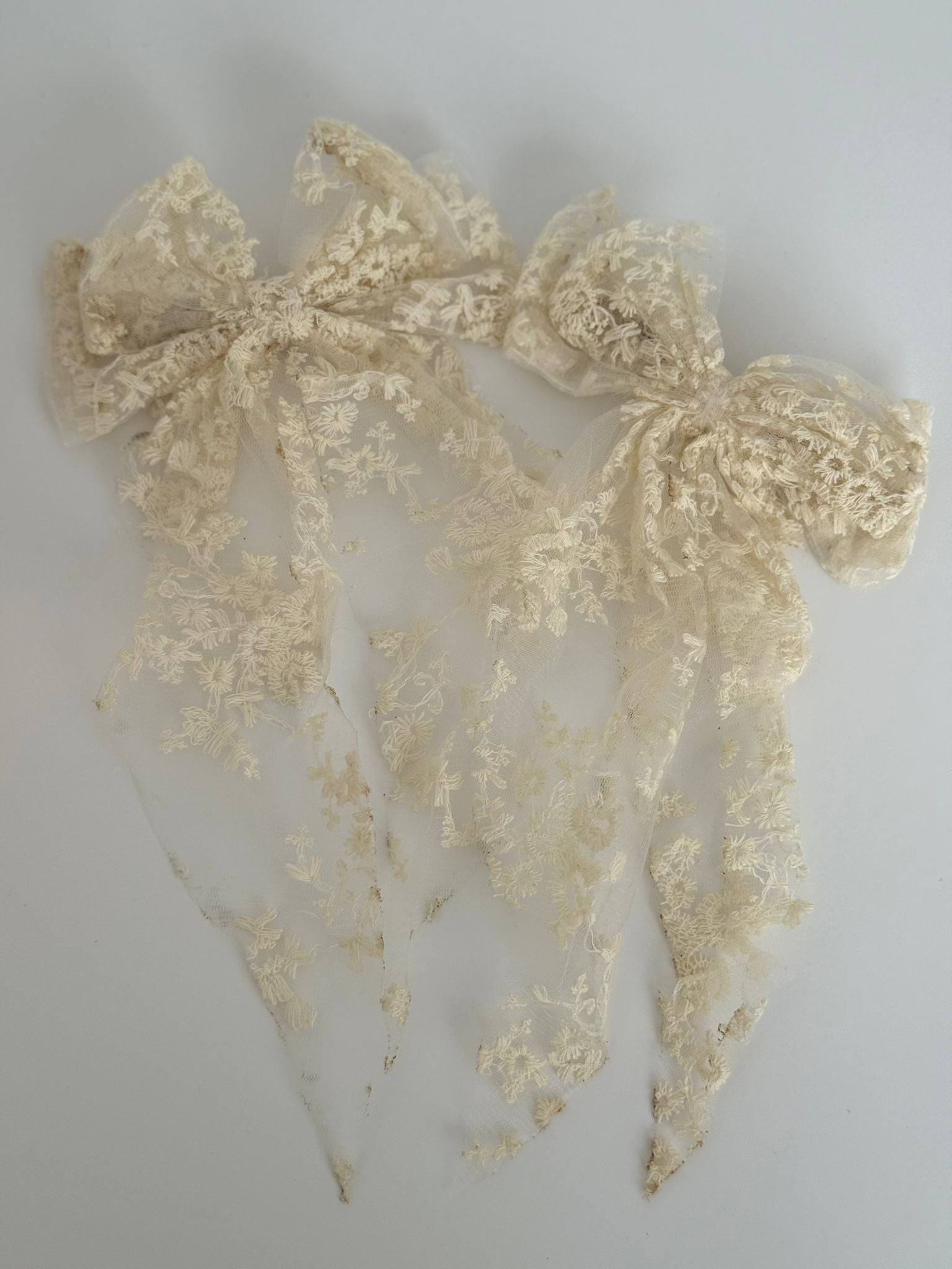 Large 2-Piece Dovetail Lace Bow Set with Floral Accent