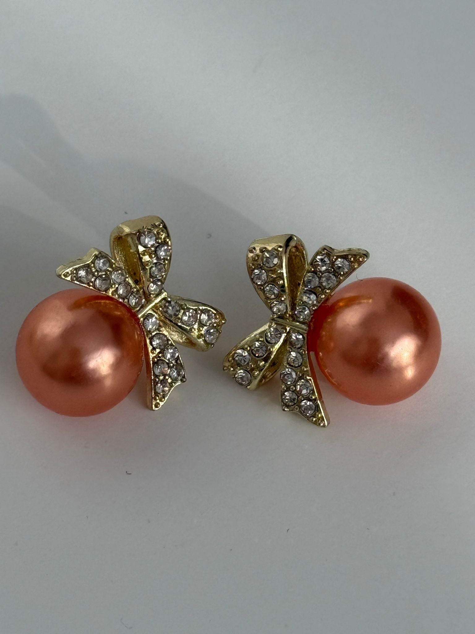 Pink Pearl Bow Stud Earrings – Gold Tone