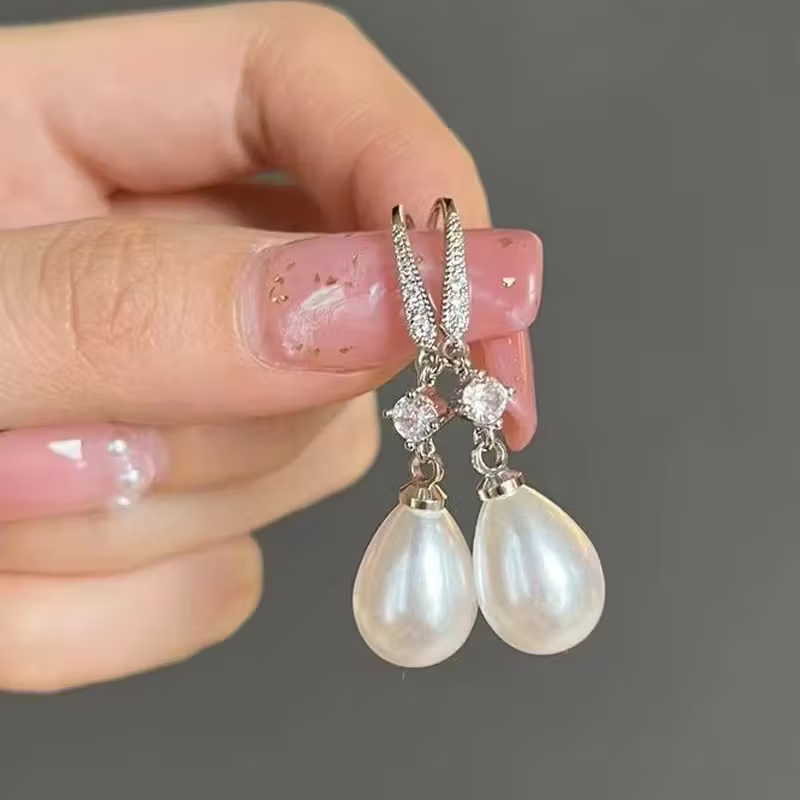 Elegant Pearl Drop Earrings – Classic Crystal & Teardrop Pearl Design