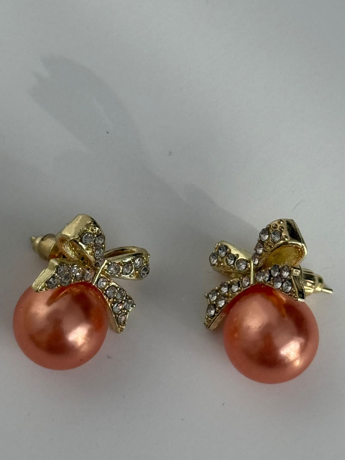 Pink Pearl Bow Stud Earrings – Gold Tone