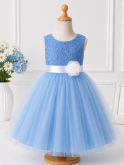 Elegant Tulle Party Dress with White Floral Waist Accent