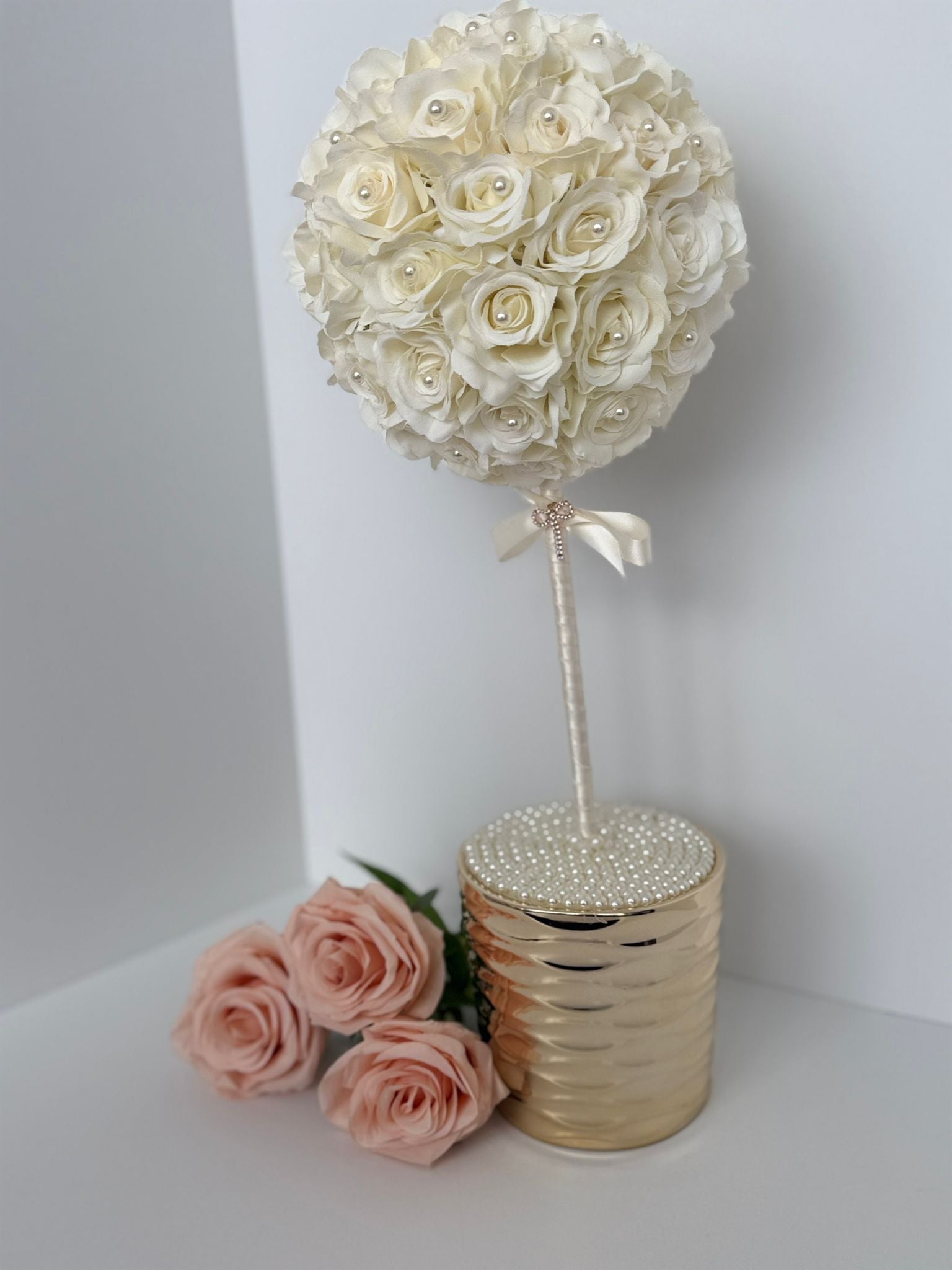 Luxury Rose Topiary Centerpiece – Elegant Floral Arrangement