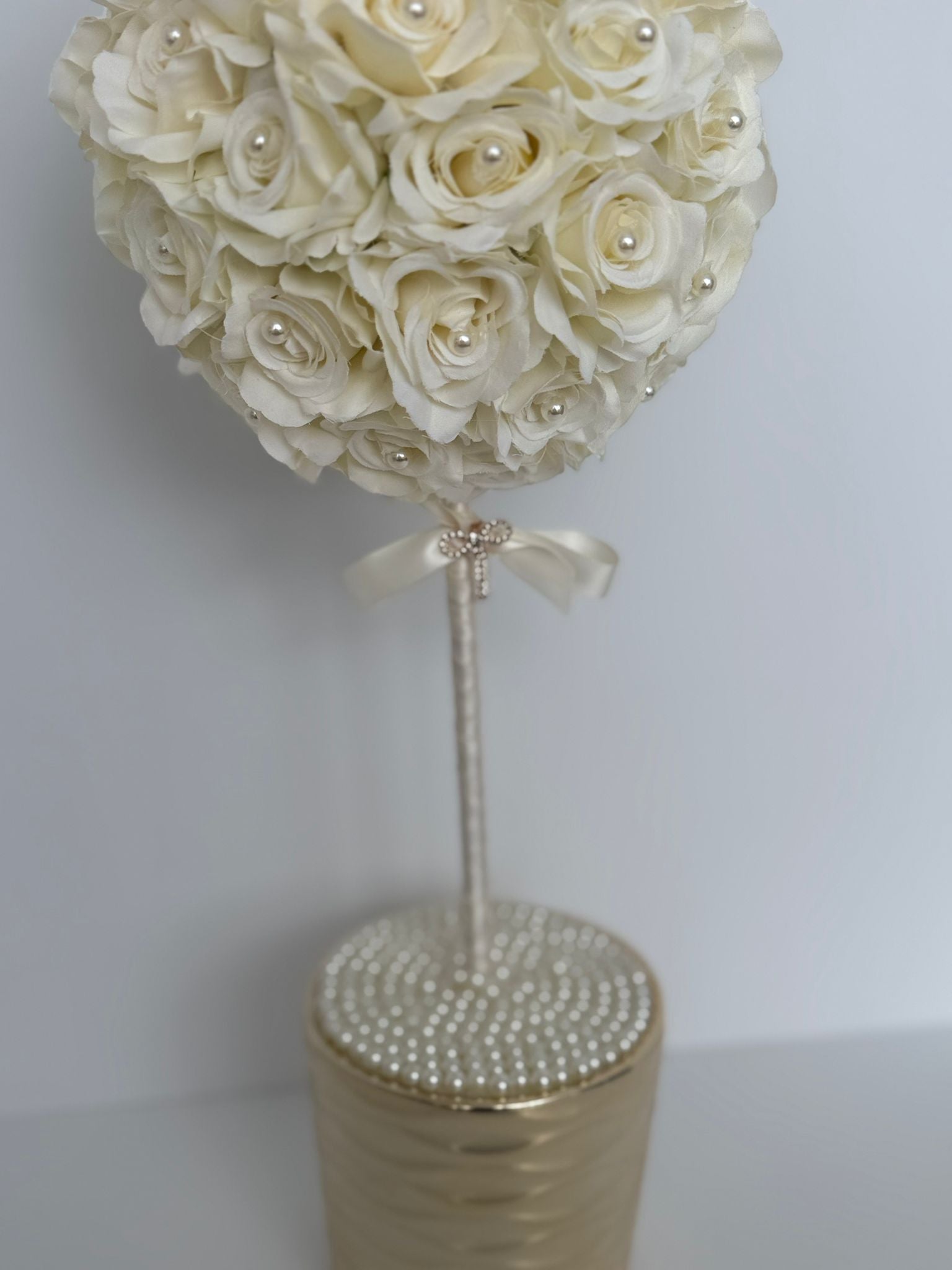 Luxury Rose Topiary Centerpiece – Elegant Floral Arrangement