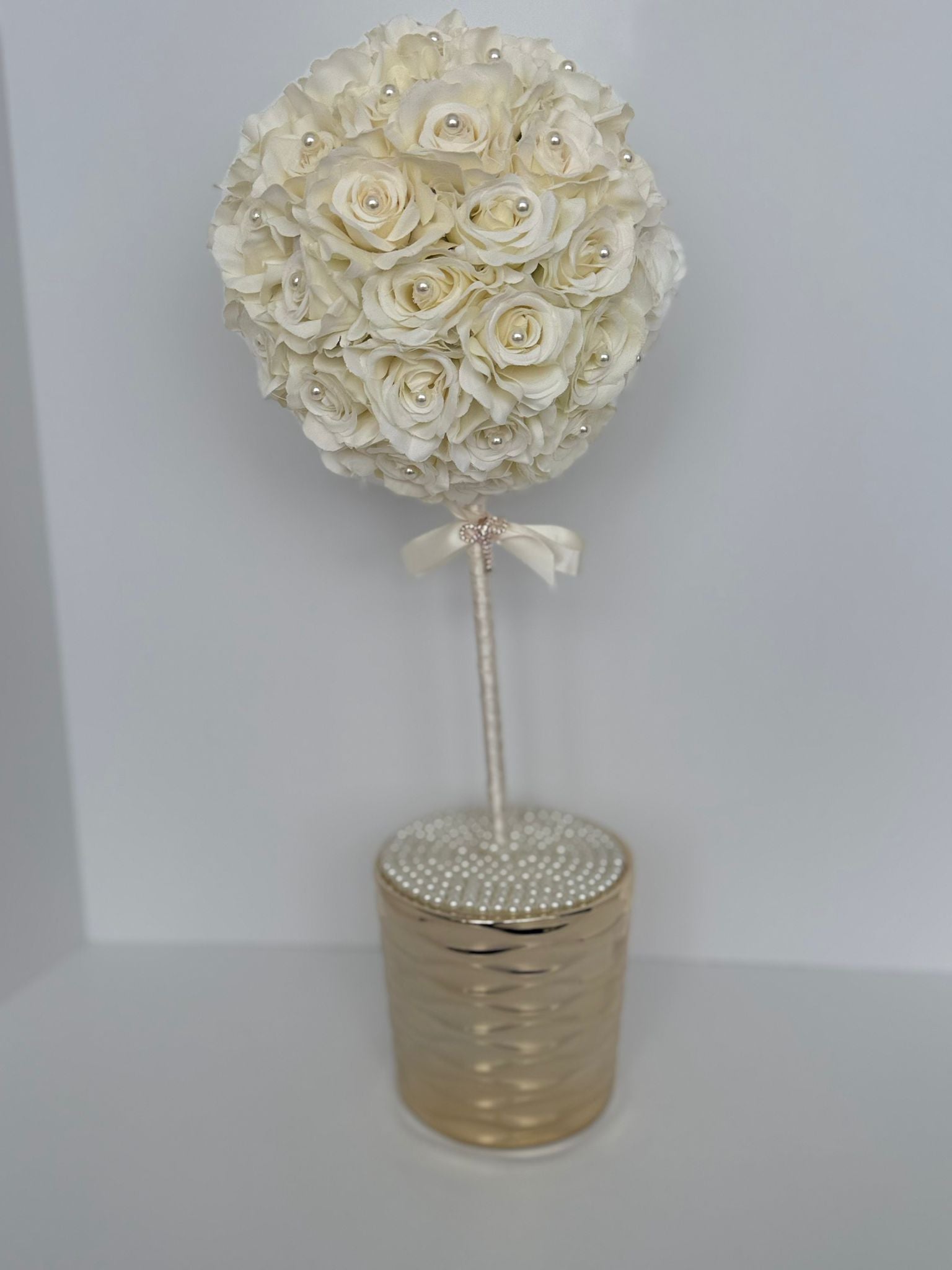 Luxury Rose Topiary Centerpiece – Elegant Floral Arrangement