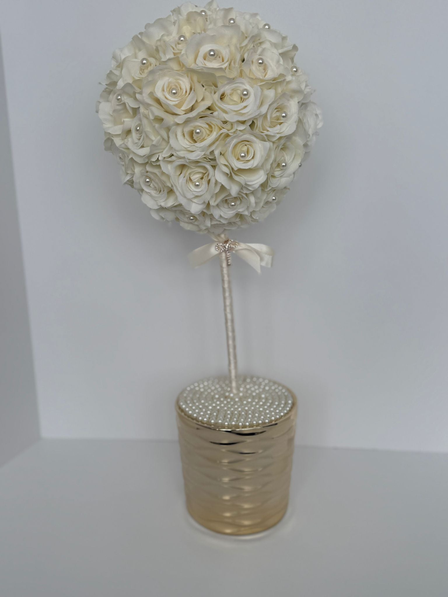 Luxury Rose Topiary Centerpiece – Elegant Floral Arrangement