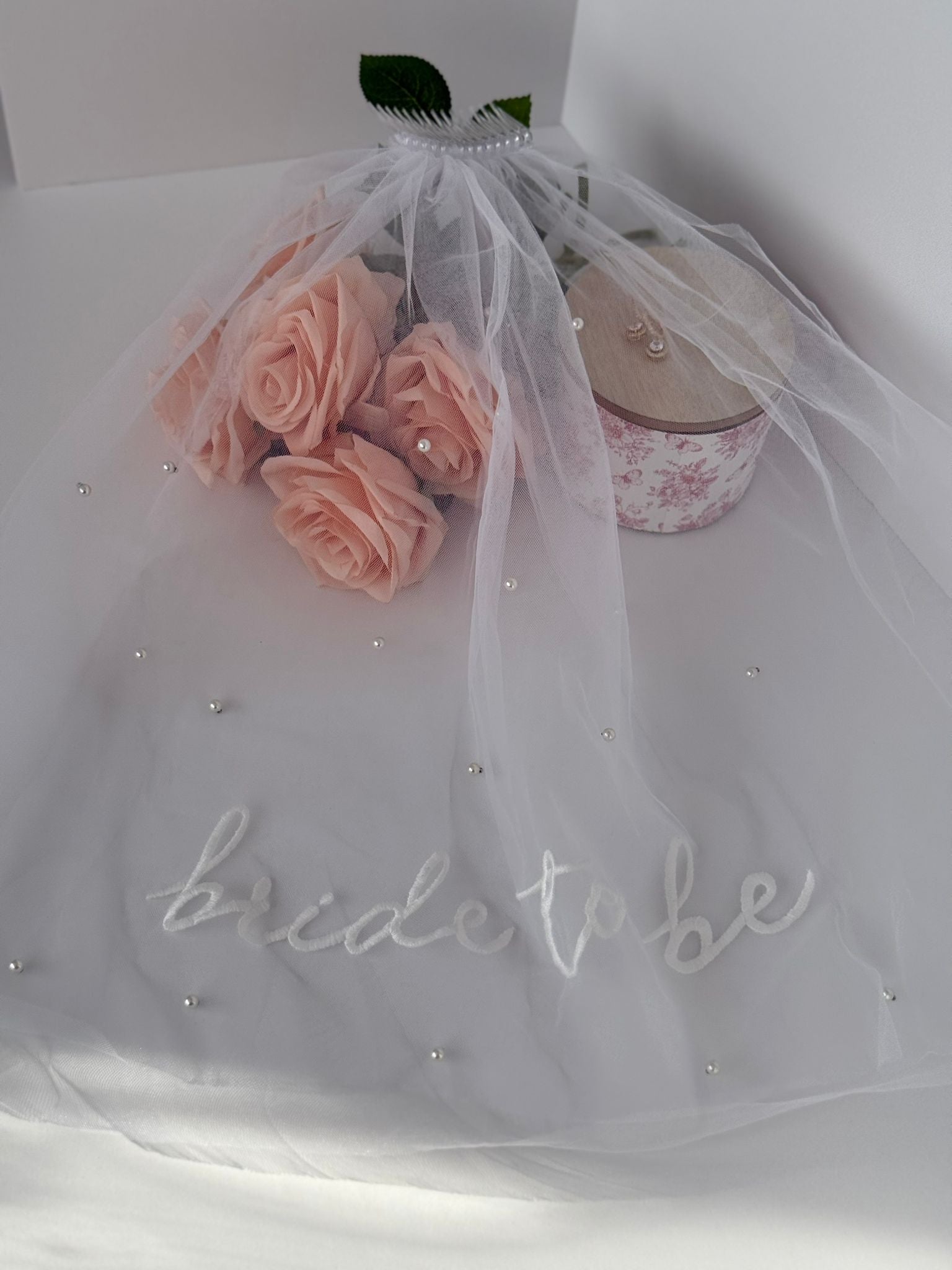 Bride To Be Pearl Veil – Elegant Bridal Party Essential