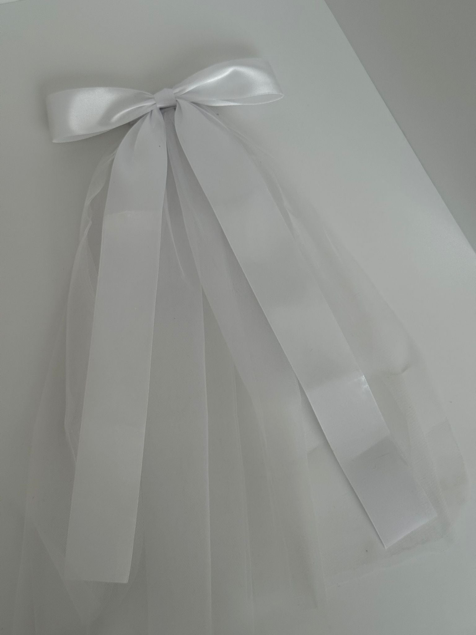 Elegant Bow Bridal Veil – Minimalist Bridal Statement