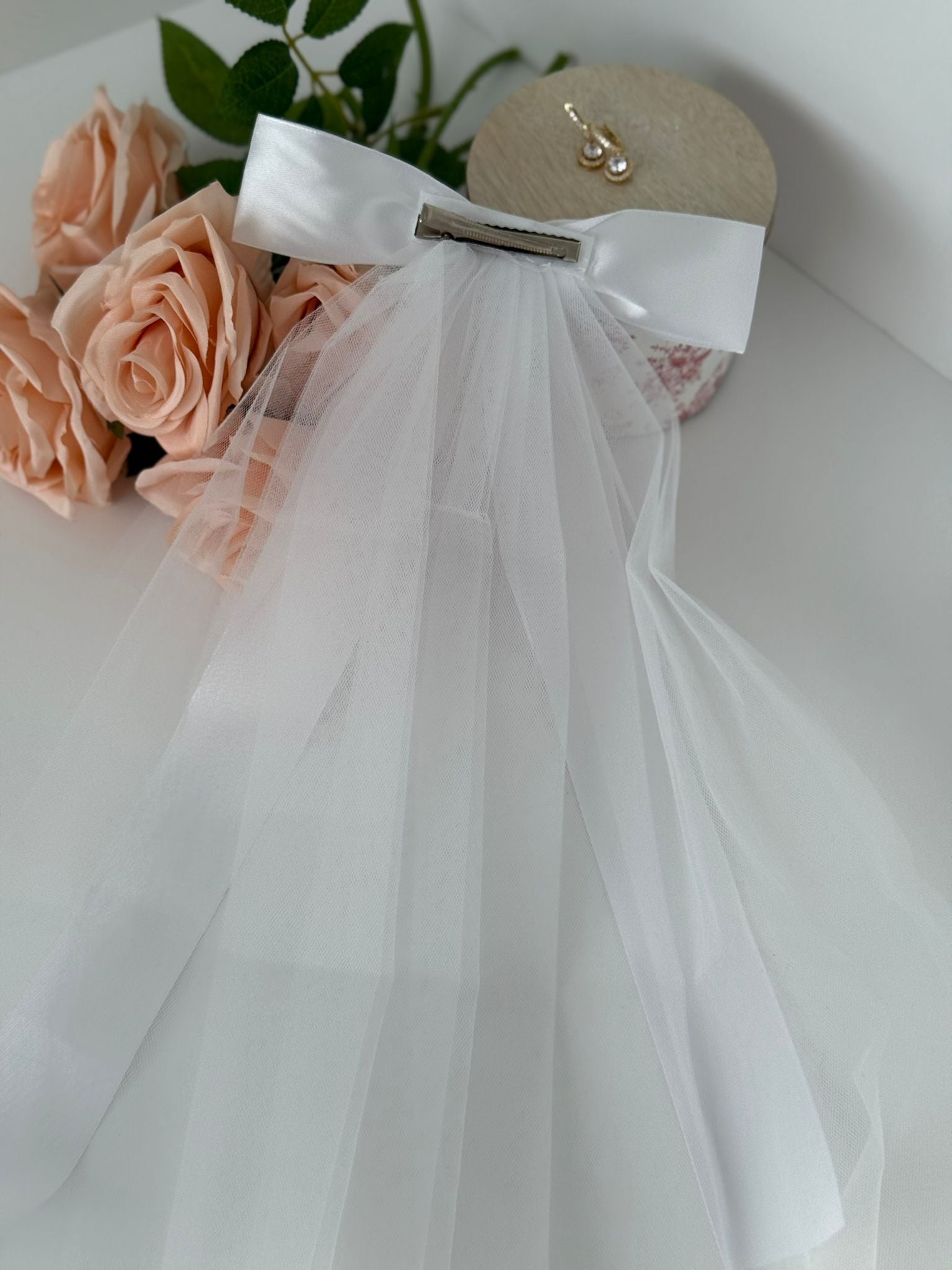 Elegant Bow Bridal Veil – Minimalist Bridal Statement