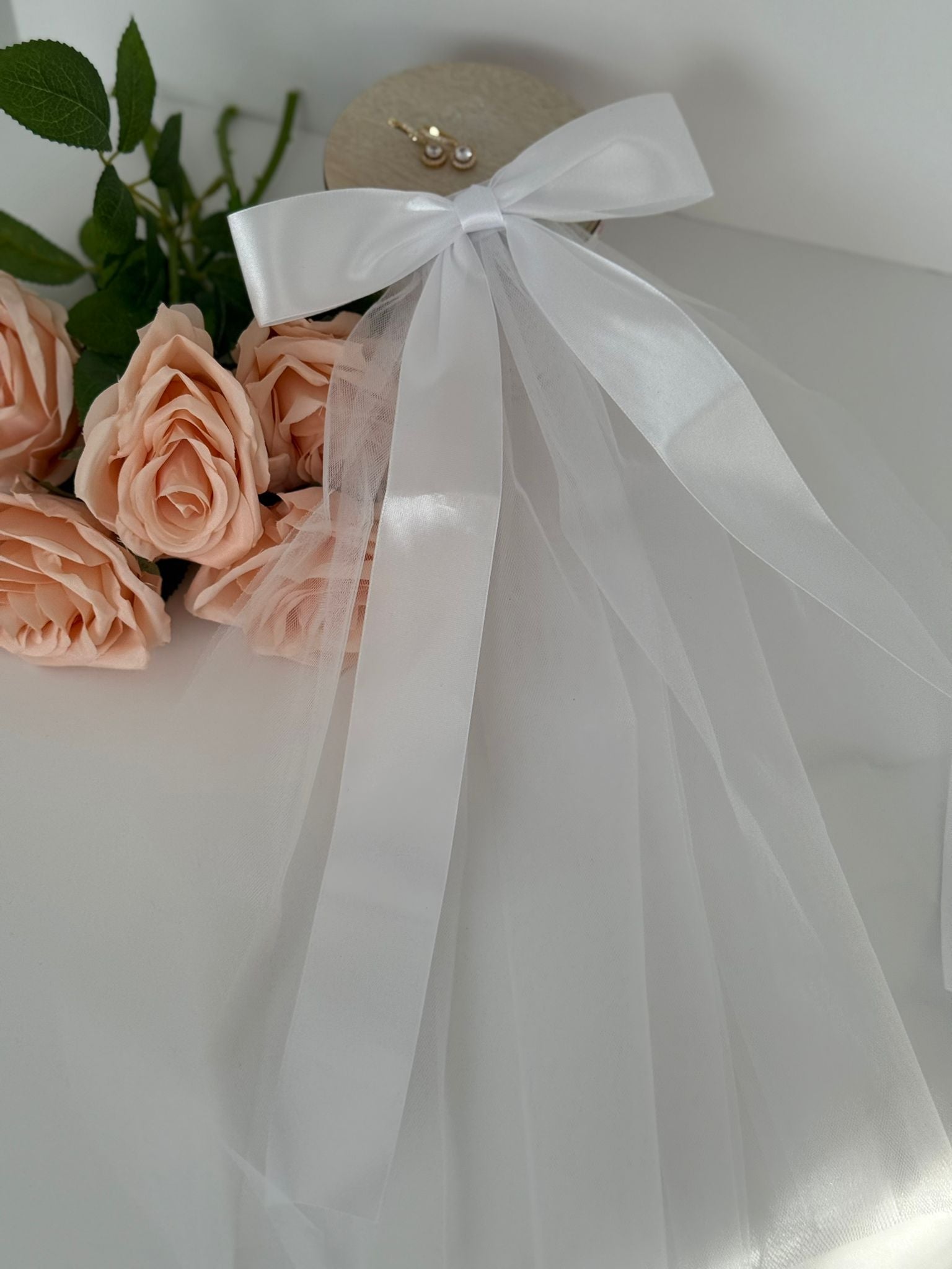 Elegant Bow Bridal Veil – Minimalist Bridal Statement