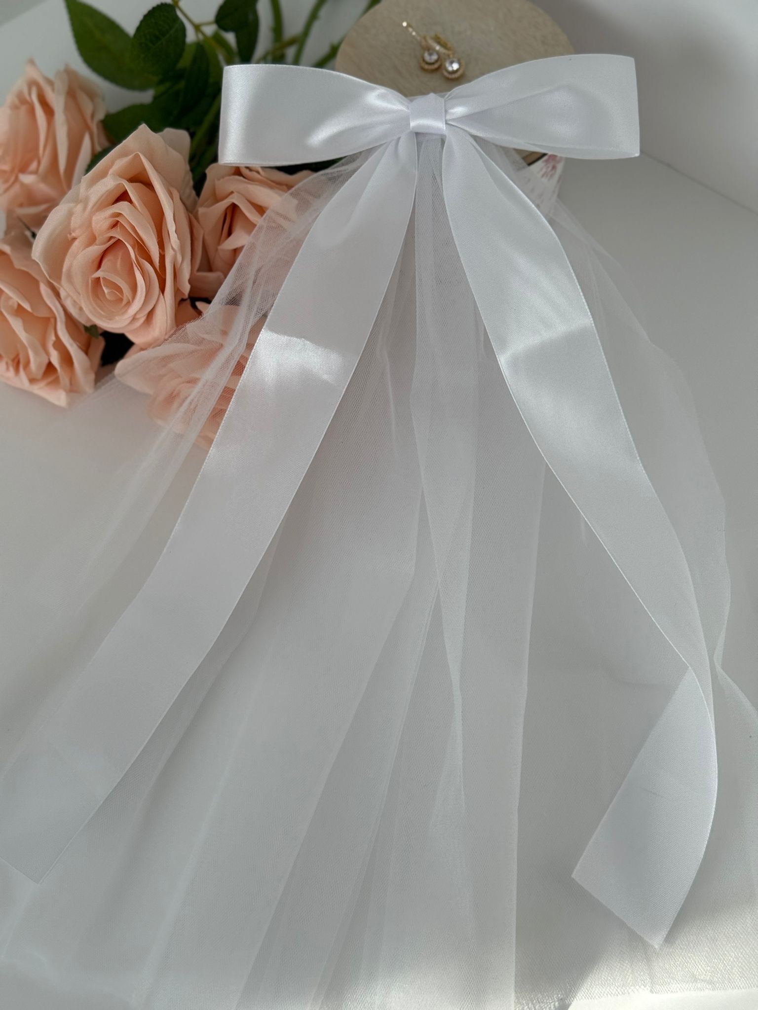 Elegant Bow Bridal Veil – Minimalist Bridal Statement