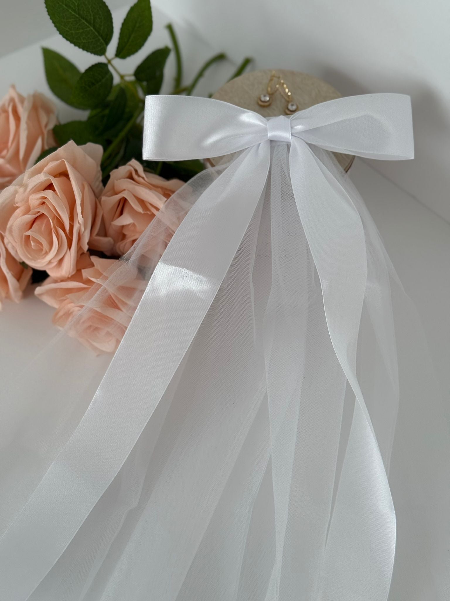 Elegant Bow Bridal Veil – Minimalist Bridal Statement