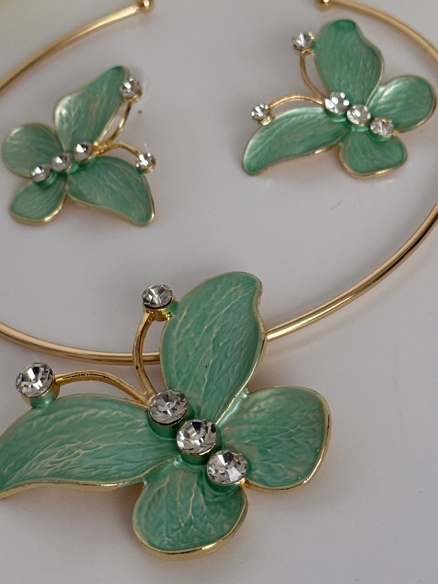 Green Floral Jewelry Set – Elegant & Feminine Statement