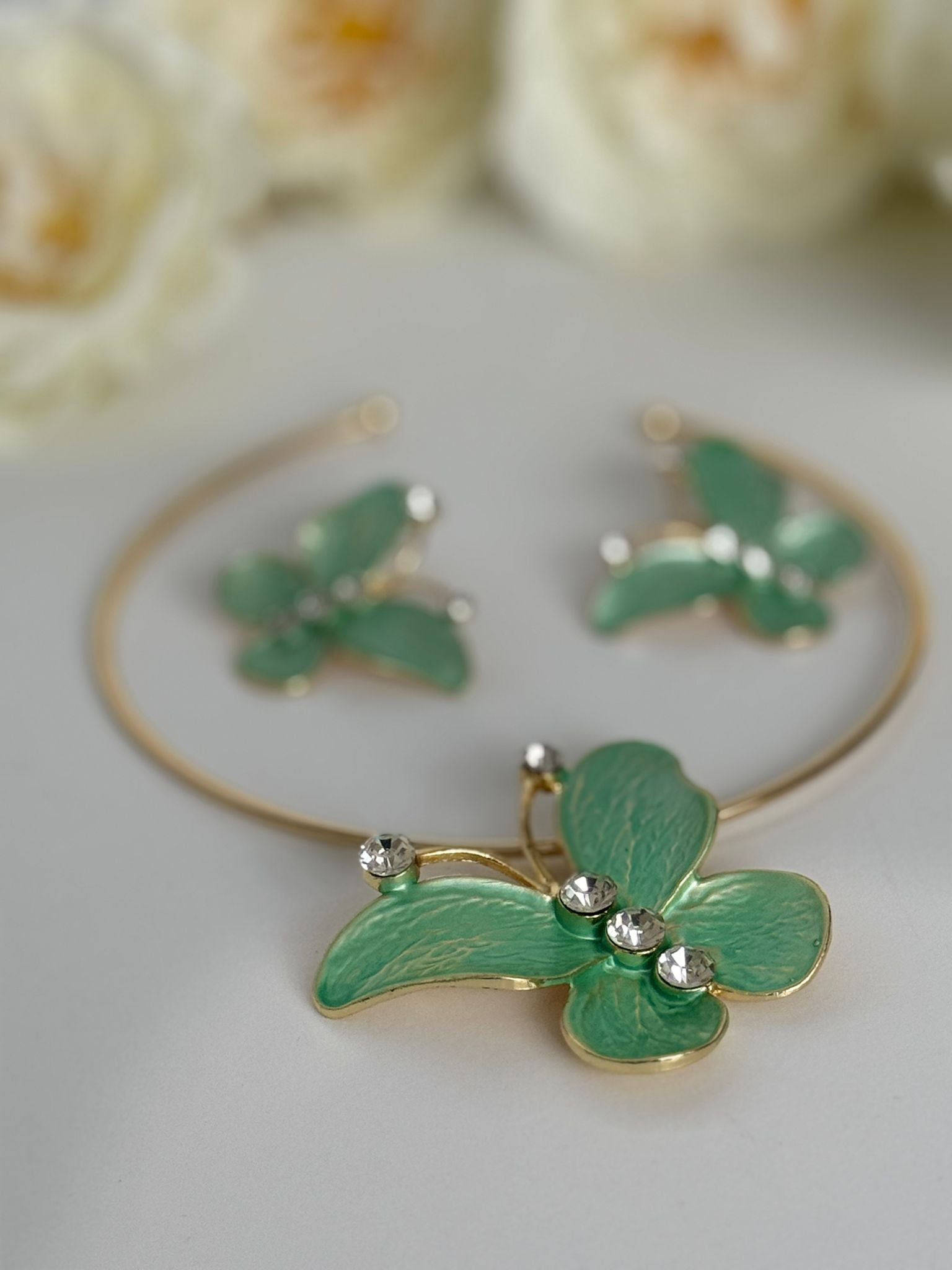 Green Floral Jewelry Set – Elegant & Feminine Statement