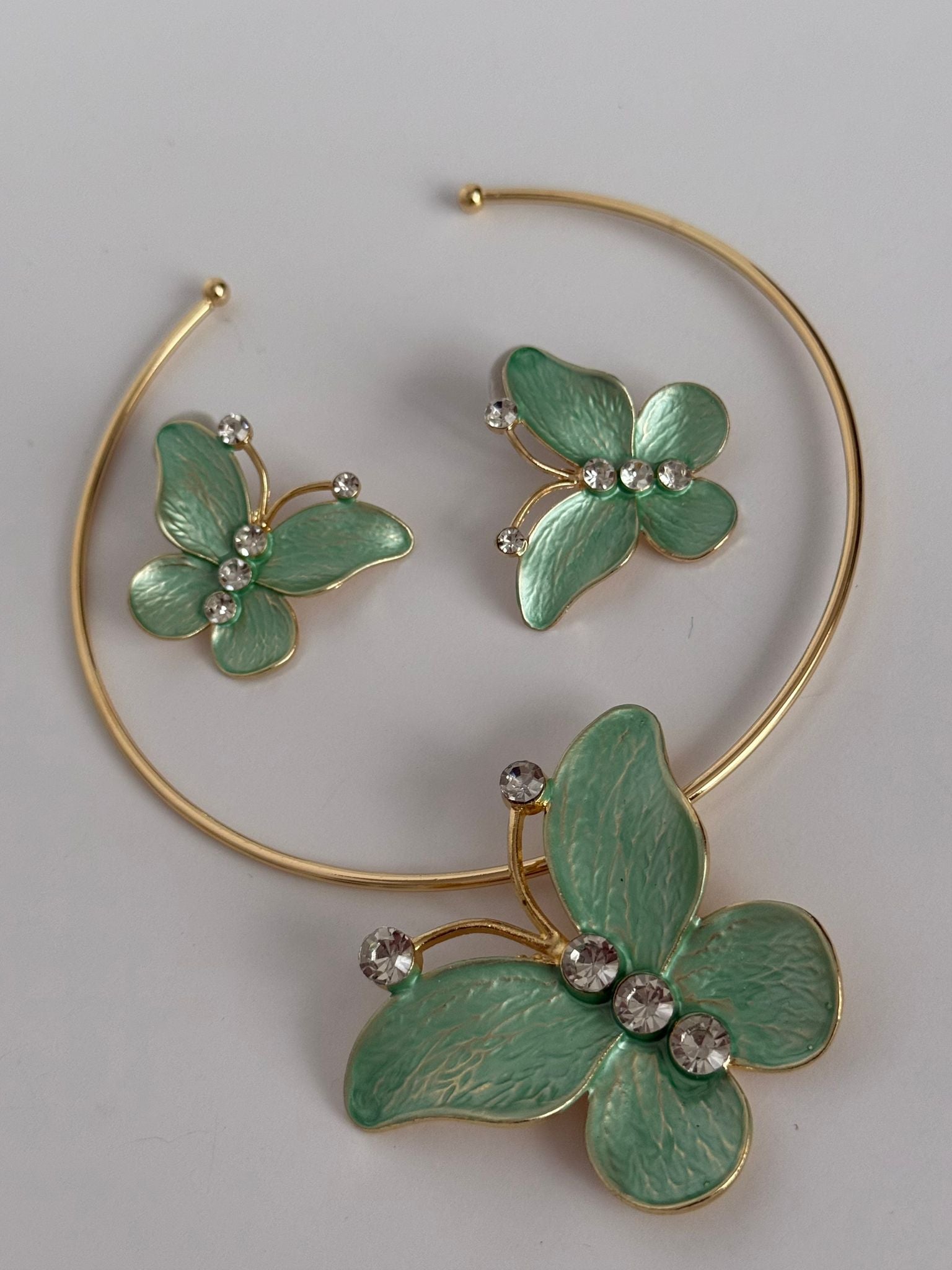 Green Floral Jewelry Set – Elegant & Feminine Statement