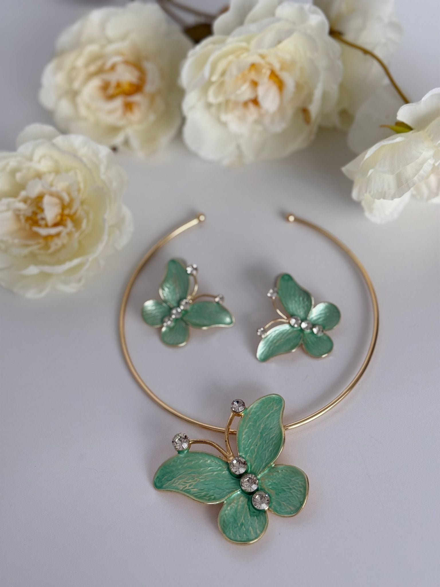 Green Floral Jewelry Set – Elegant & Feminine Statement