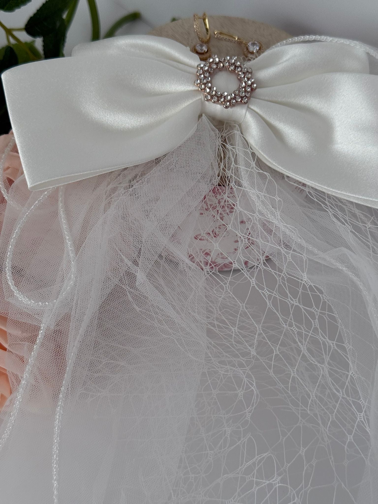 Luxury Crystal Bow Bridal Veil – Elegant Statement Hair Accessory