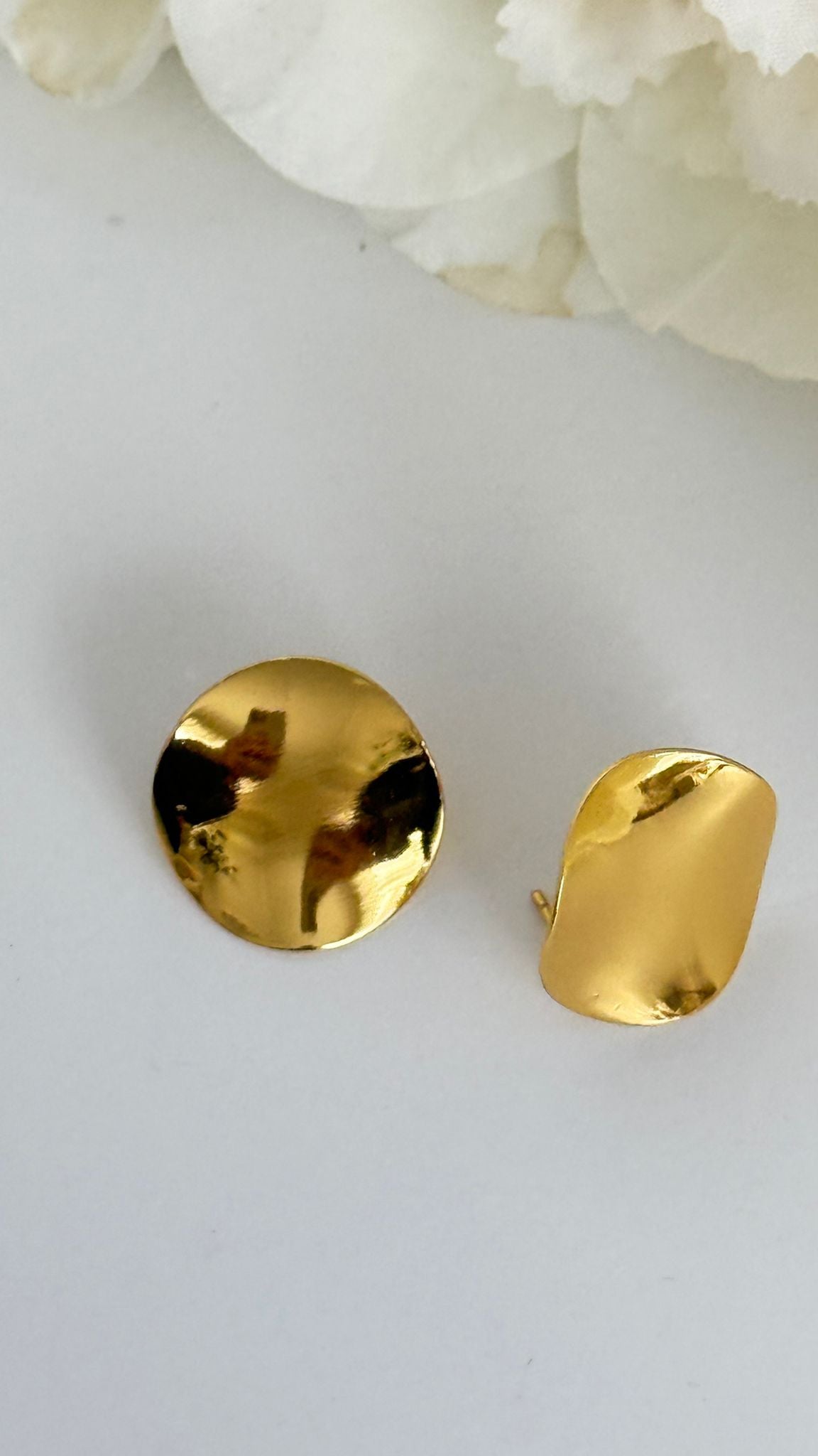 Golden Irregular Statement Earrings – Sculptural Modern Design