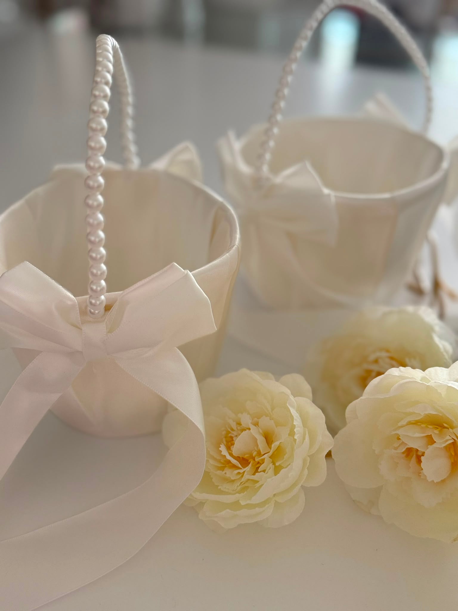 2PCS White Satin Flower Girl Basket Set with Pearl Handle & Elegant Bow