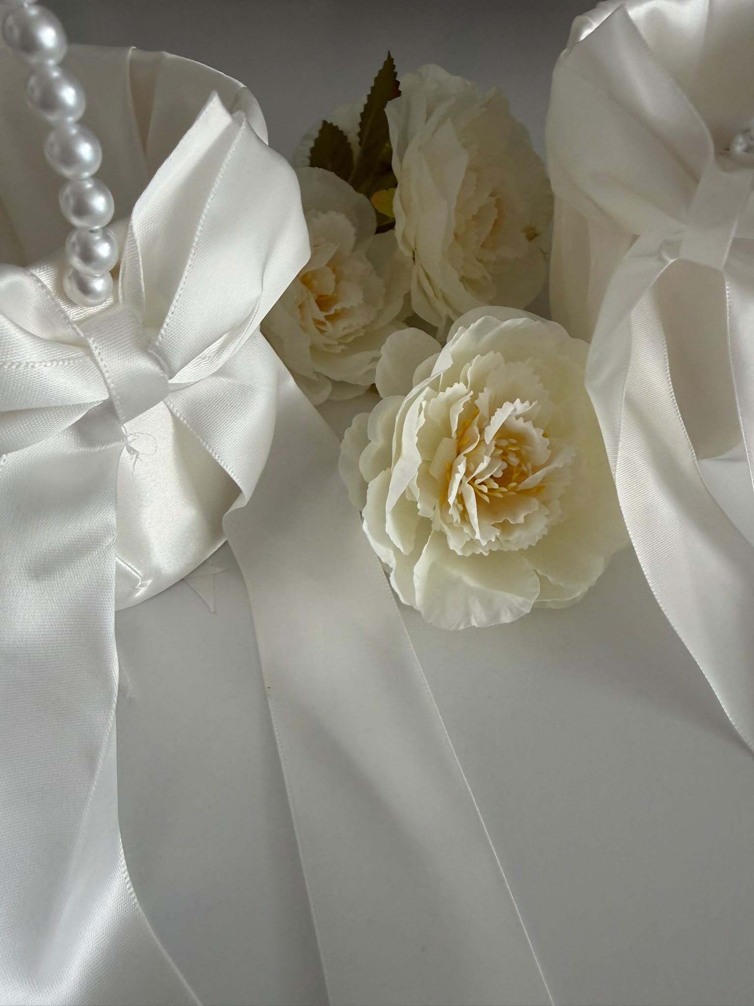 2PCS White Satin Flower Girl Basket Set with Pearl Handle & Elegant Bow