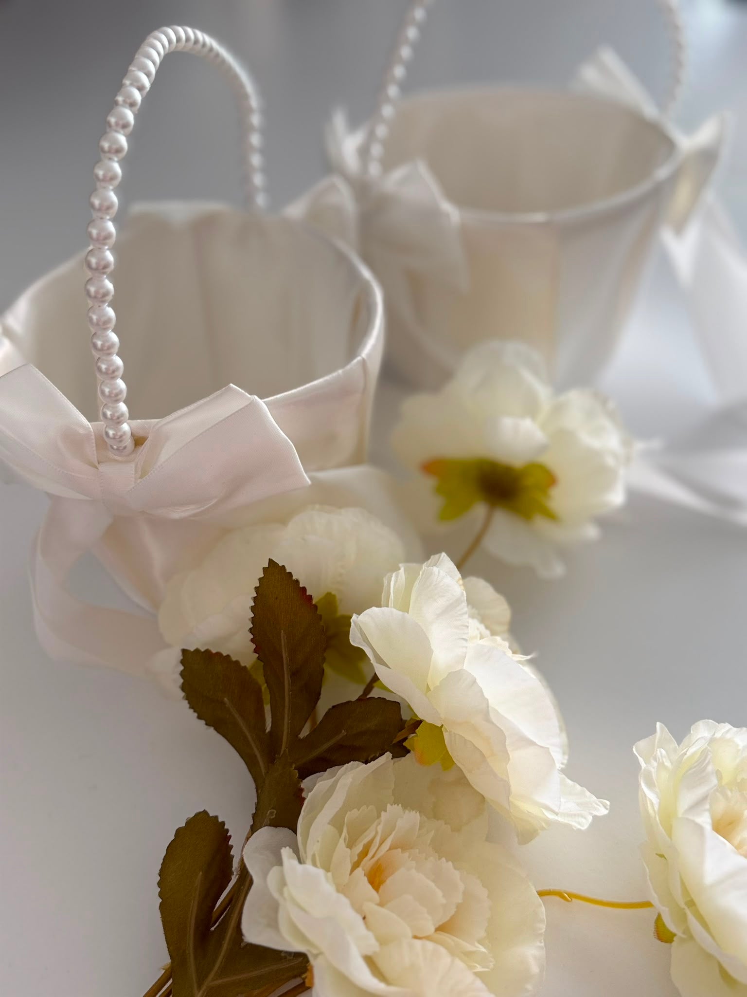 2PCS White Satin Flower Girl Basket Set with Pearl Handle & Elegant Bow