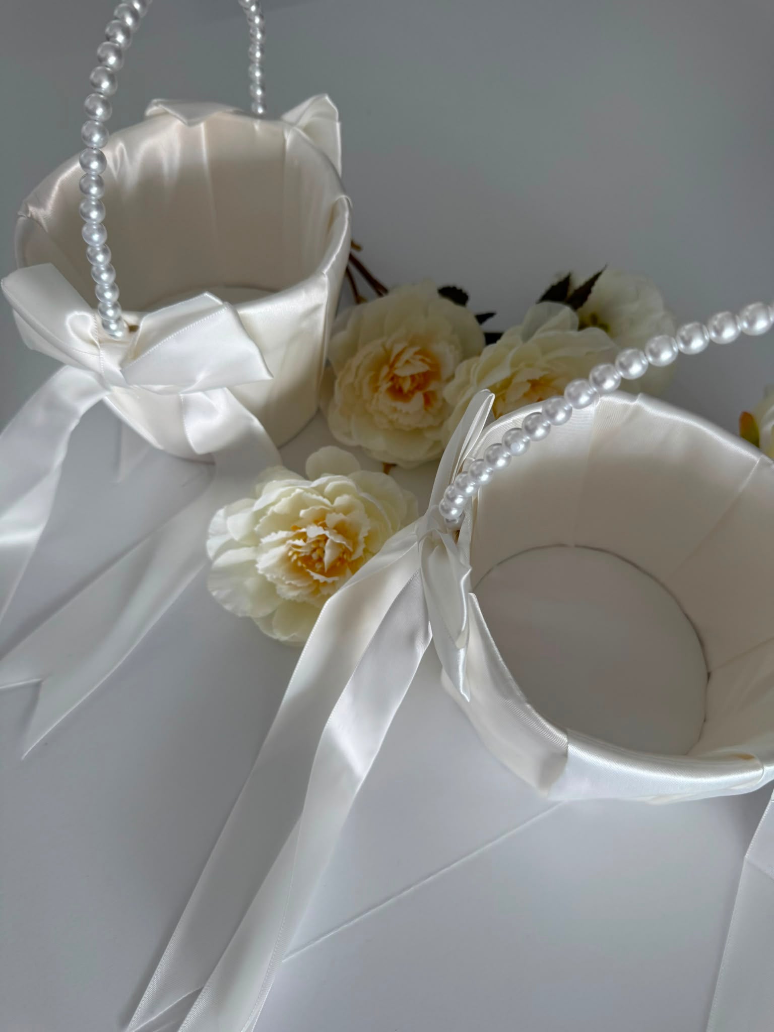 2PCS White Satin Flower Girl Basket Set with Pearl Handle & Elegant Bow