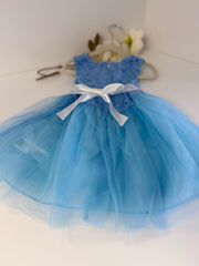 Elegant Tulle Party Dress with White Floral Waist Accent